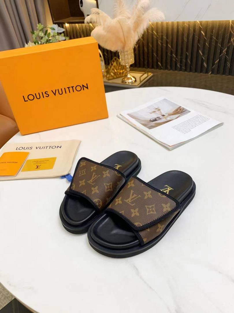 Sandália Chinelo Louis Vuitton